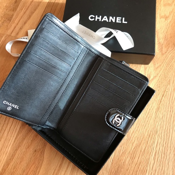Chanel patent wallet - Picture 4 of 7